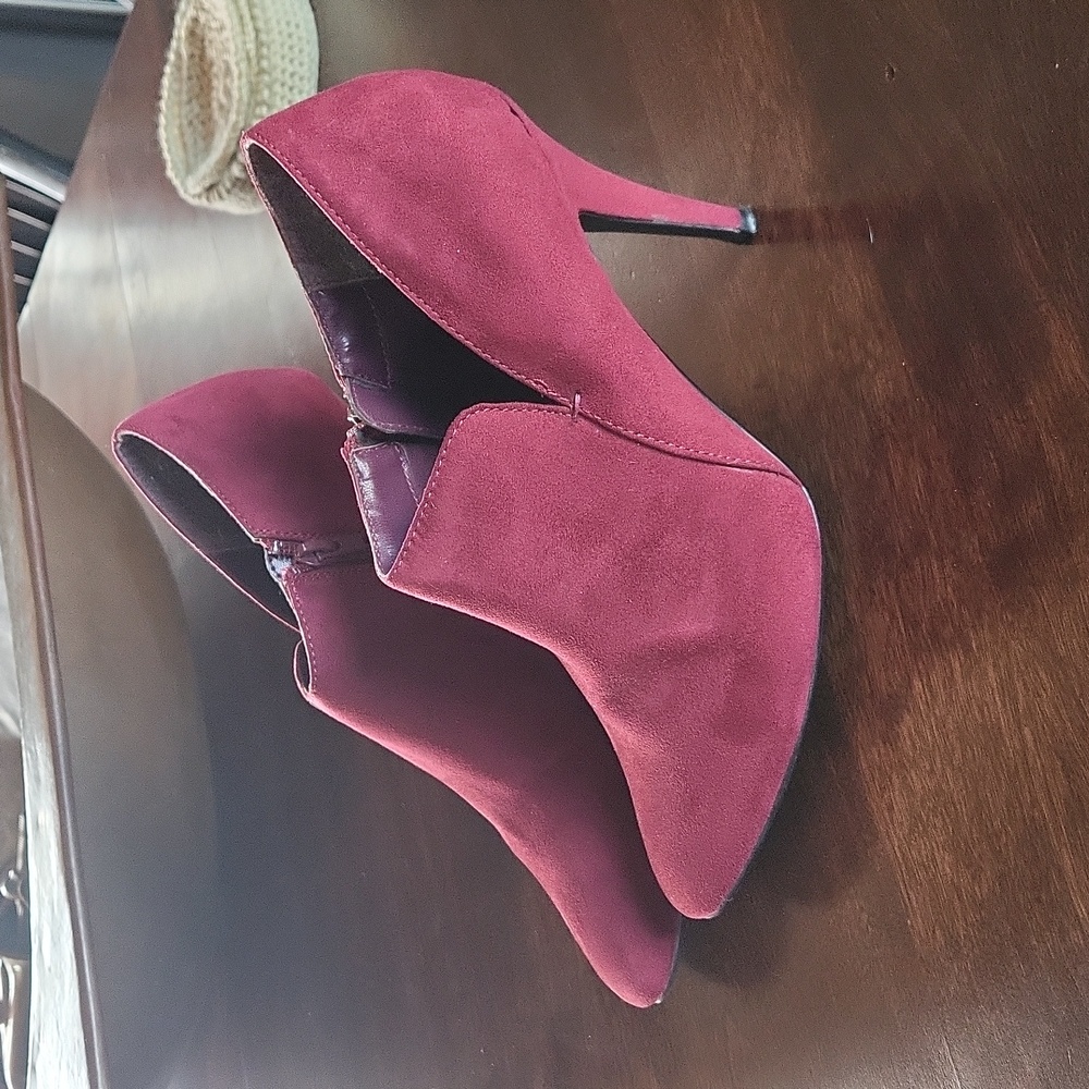 Wine colored suede Heels